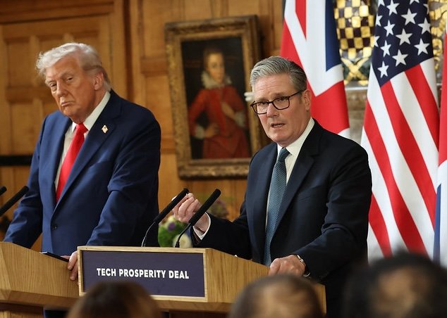 Trump Brands Starmer's Chagos Surrender "Stupid" as Pressure on Labour Mounts